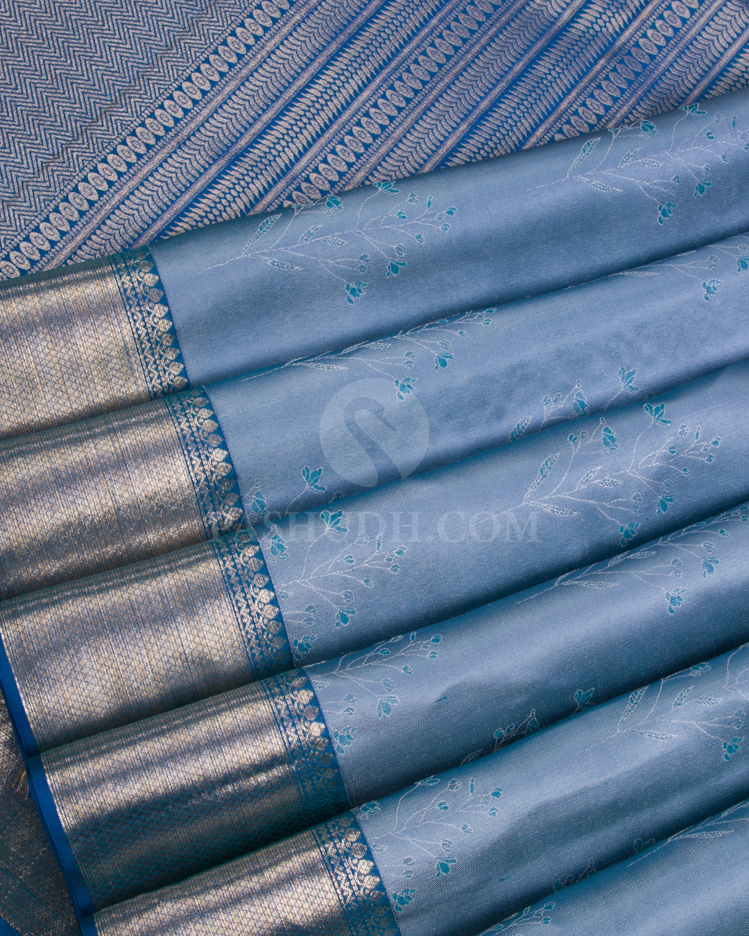 Powder Blue & Cobalt Blue Kanjivaram Silk Sare - D532(A) - View 3