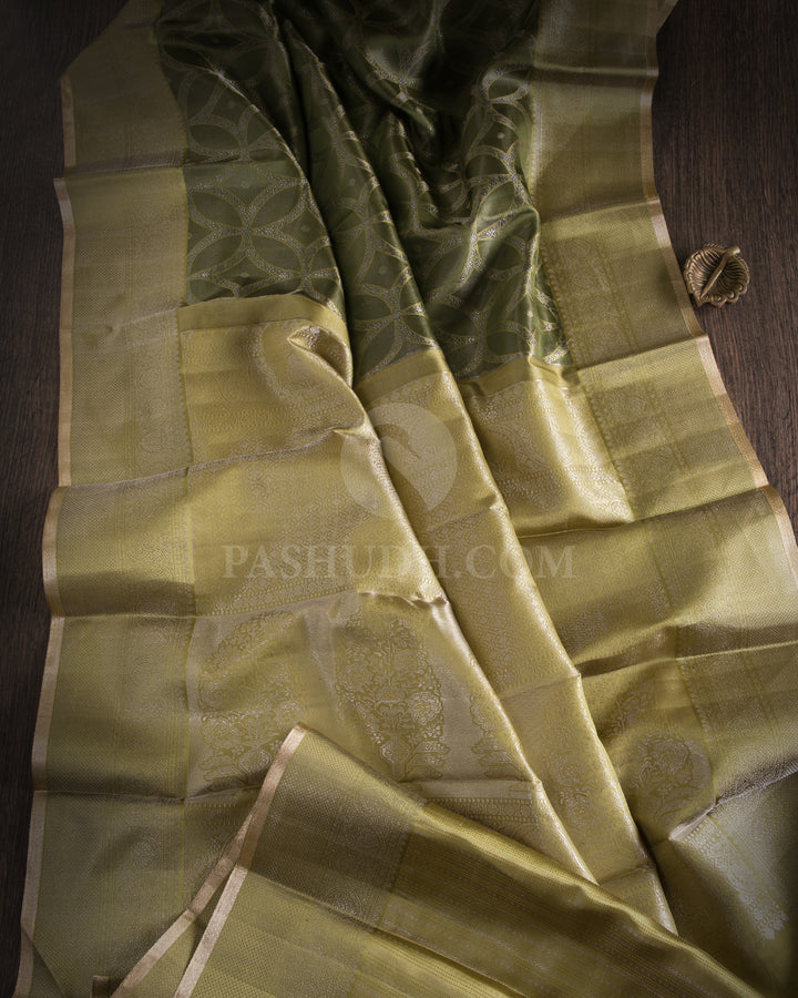 Pure Green & Olive Green Kanjivaram Silk Saree - D500(B)