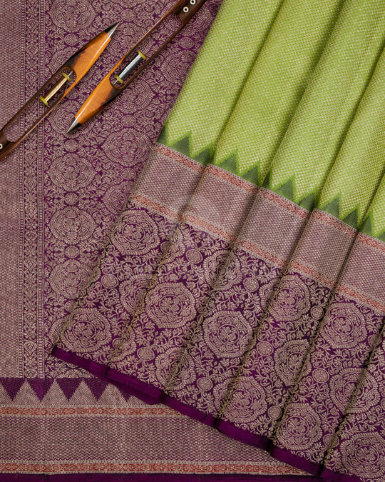 The Ultimate Guide to Choosing the Perfect Kanjivaram Blouse: Expert Advice for Fashionistas.
