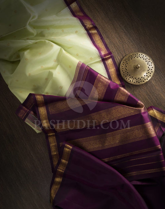Small Borders, Big Style: Why Small Border Kanjivaram Sarees Are the New-Age Classic