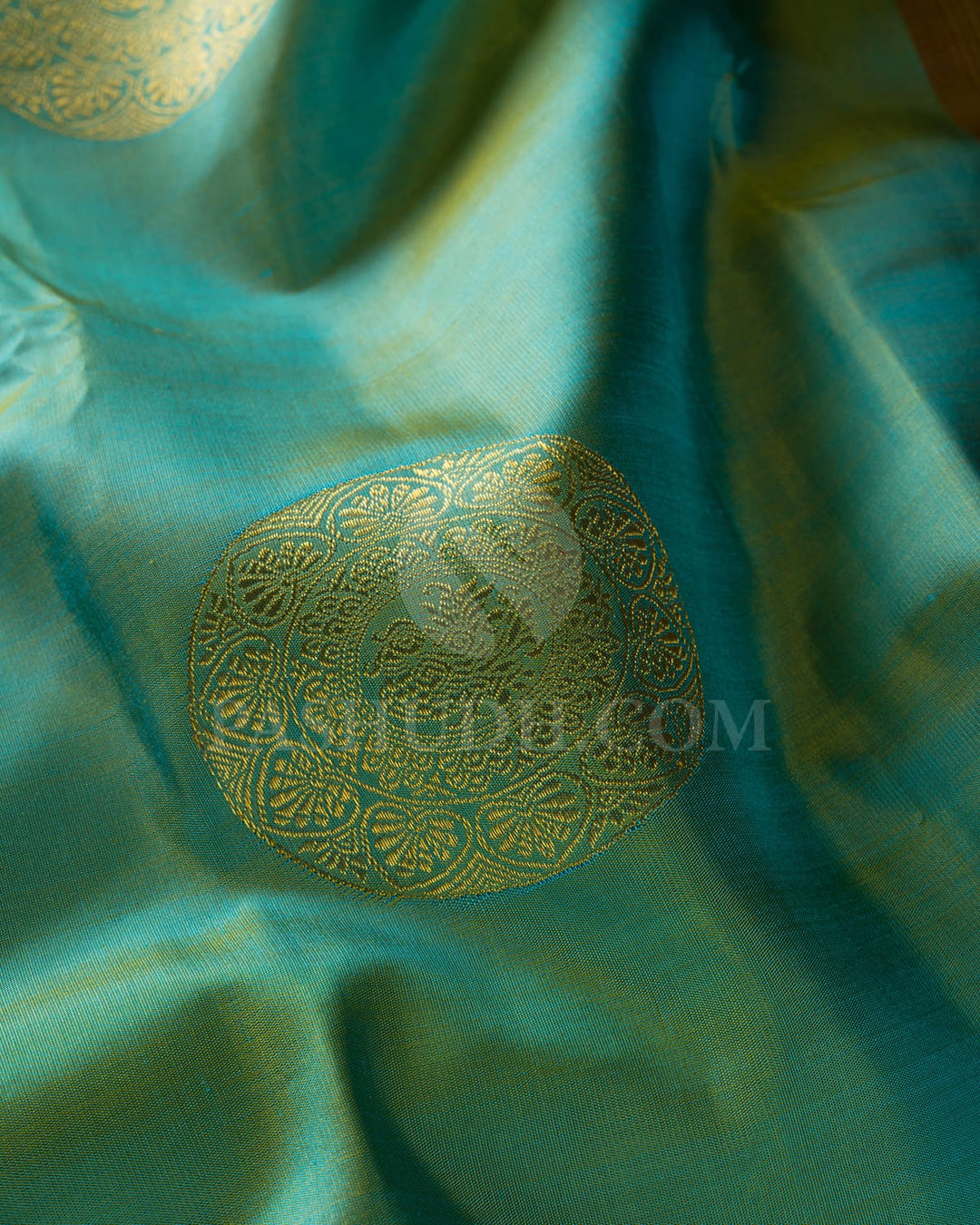 Dual Tone Silk Sarees, A Must-Have for Every Saree Lover’s Wardrobe