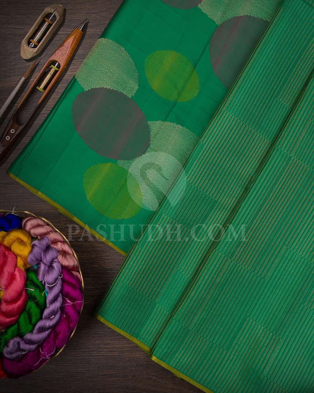 Emerald Green And Pear Green Borderless Kanjivaram Silk Saree - DJ341(C)