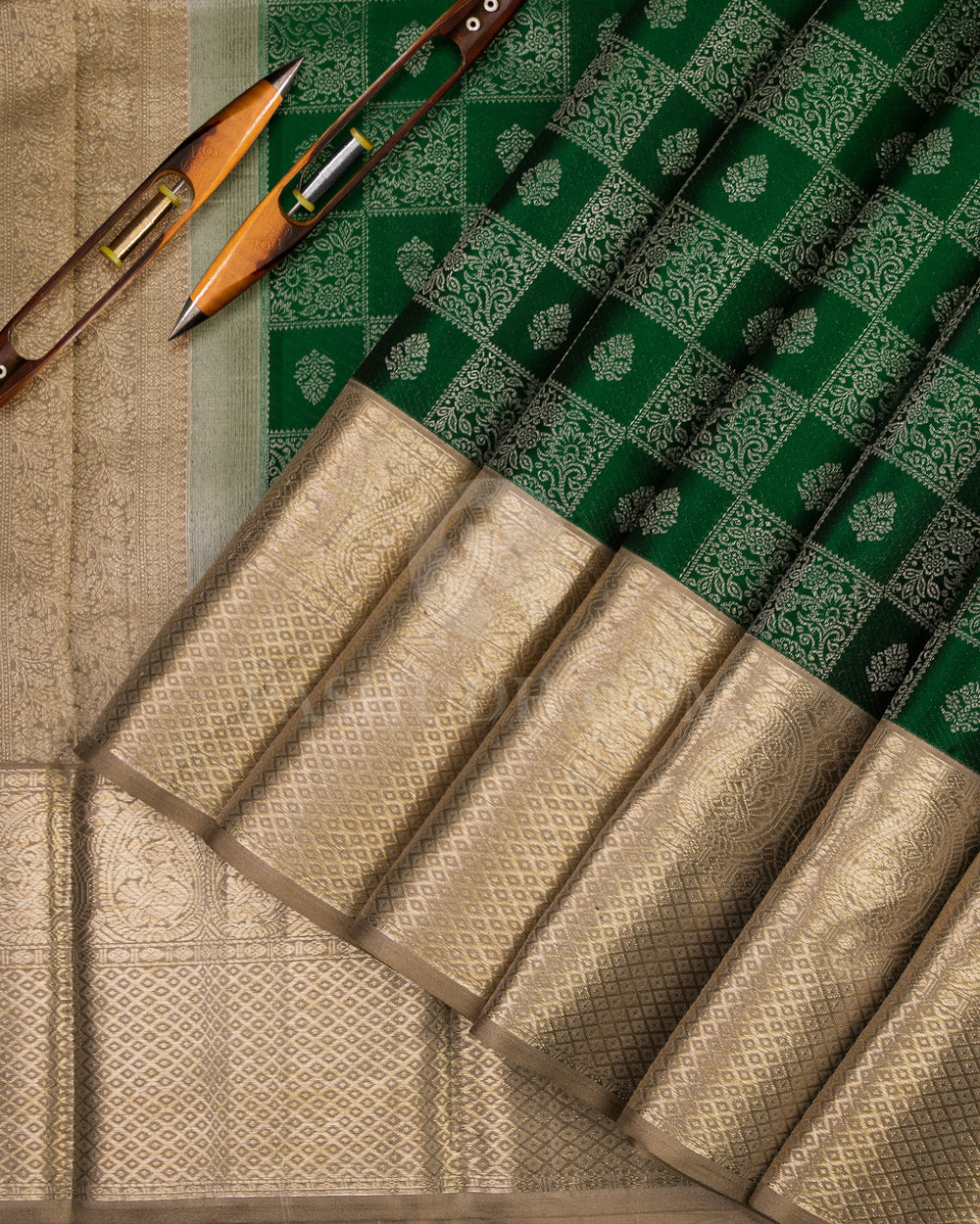 Emerald Green and Beige Kanjivaram Silk Saree - DT185 - View 2