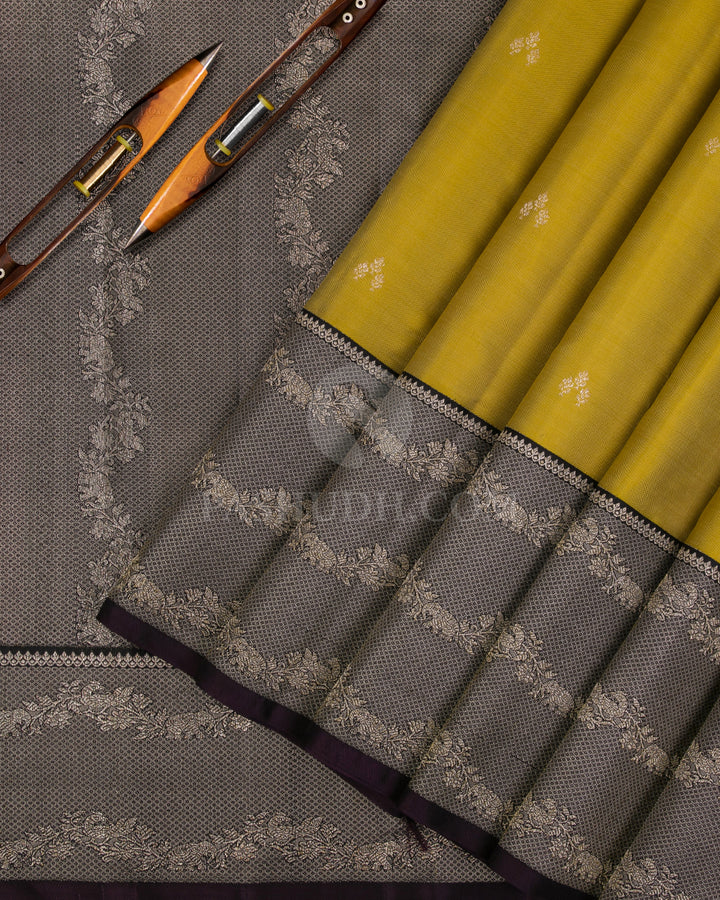 Mehandi Green And Black Kanjivaram Silk Saree - S1147(A) - View 2