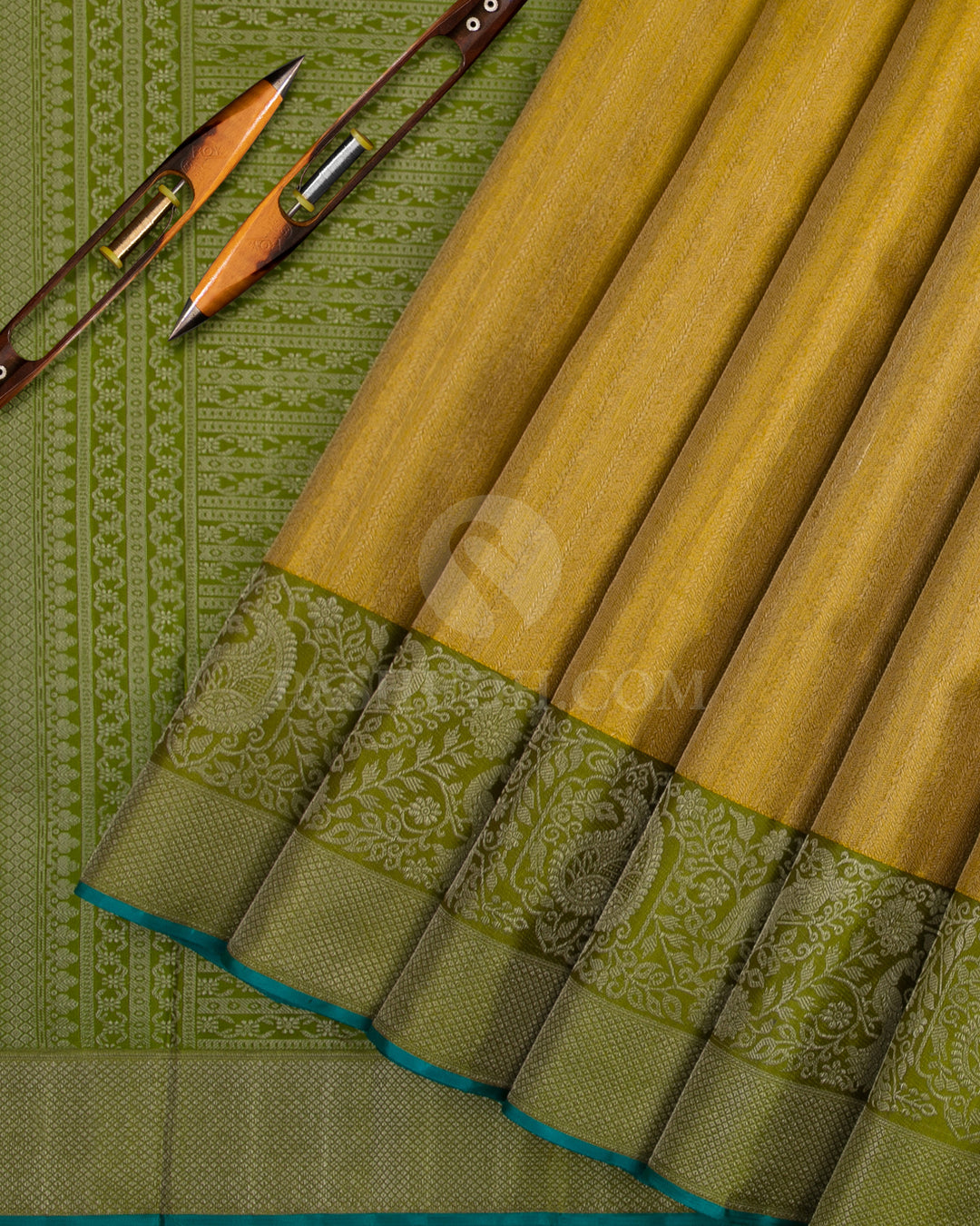Gold & Pear Green Kanjivaram Silk Saree - DT261(B) - View 1