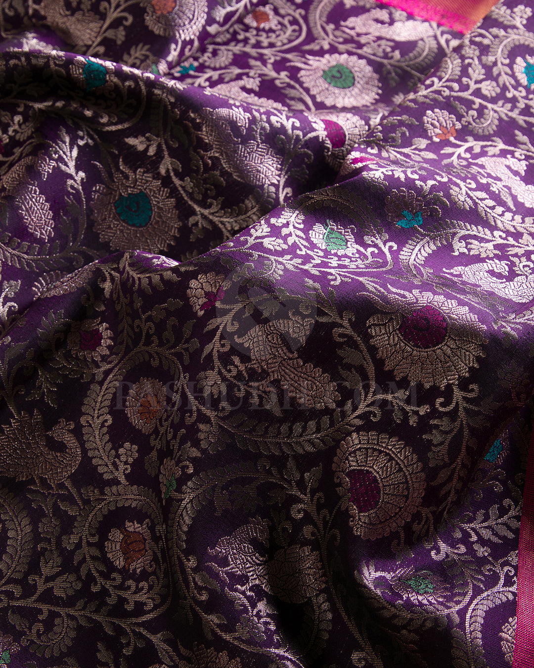 Motif closeup of the kanjivaram saree in silk