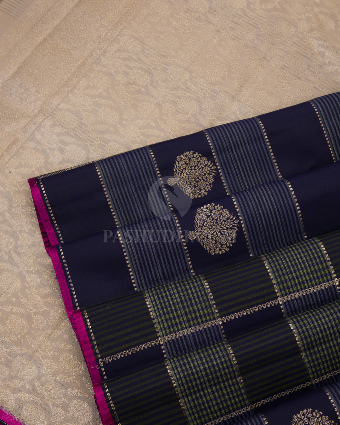 Deep Violet and Cream Borderless Kanjivaram Silk Saree - S729 - View 4