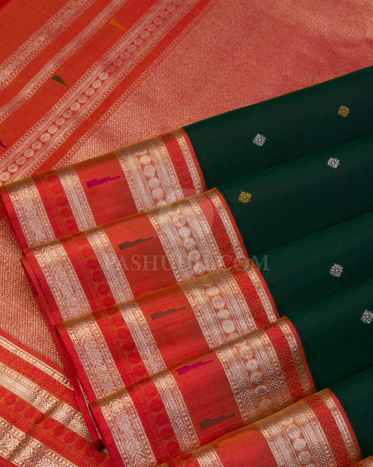 Bottle Green & Sunset Red Pure Zari Kanjivaram Silk Saree - P132 - View 4