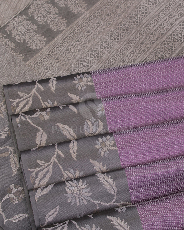 Lavender And Dark Grey Kanjivaram Silk Saree - DT271(A) - View 3