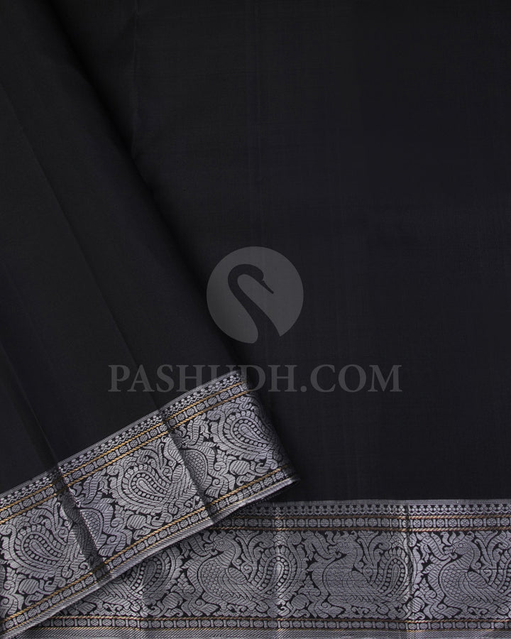 Cream And Dark Grey Kanjivaram Silk Saree - S1162(A) - View 3