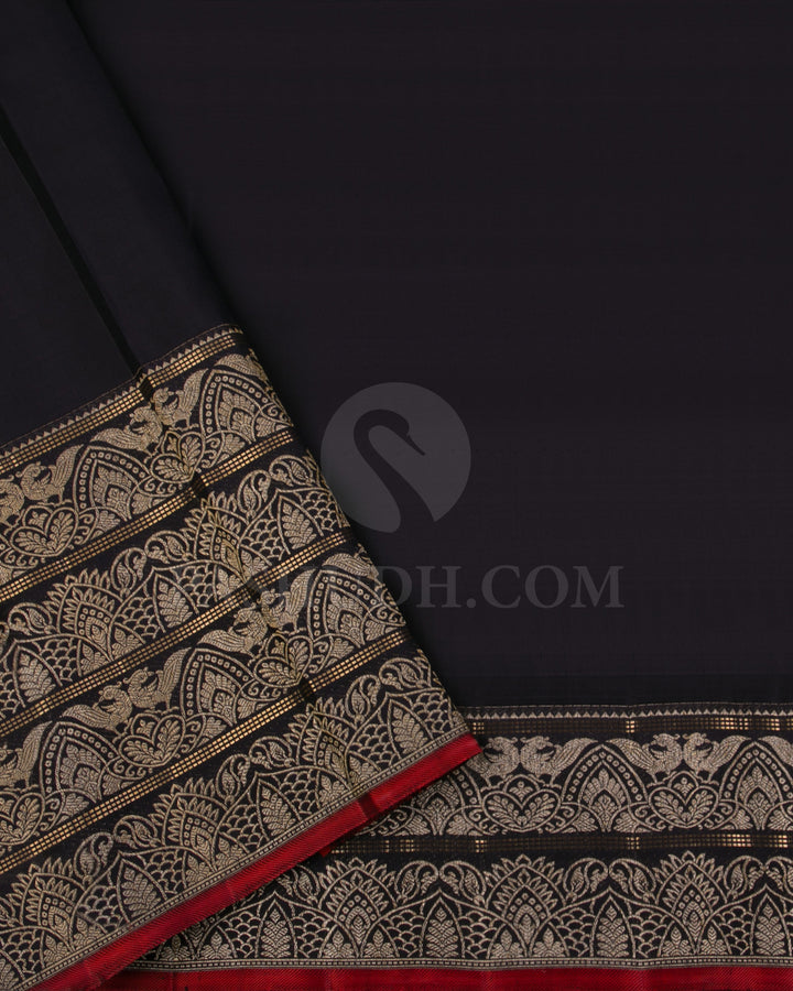 Cream And Deep Aubergine Kanjivaram Silk Saree - S1292(A)
