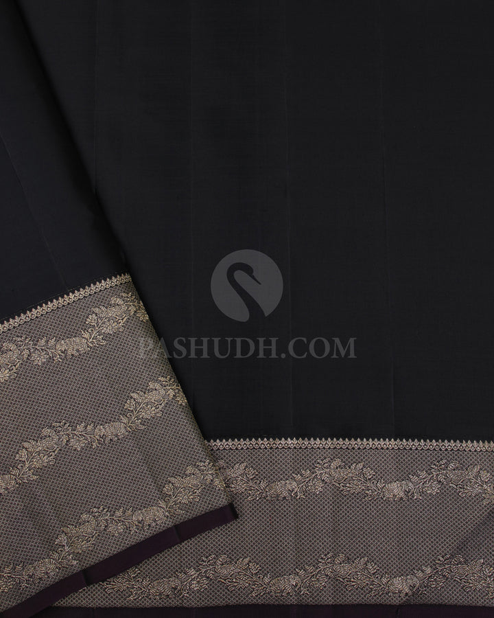 Mehandi Green And Black Kanjivaram Silk Saree - S1147(A) - View 3