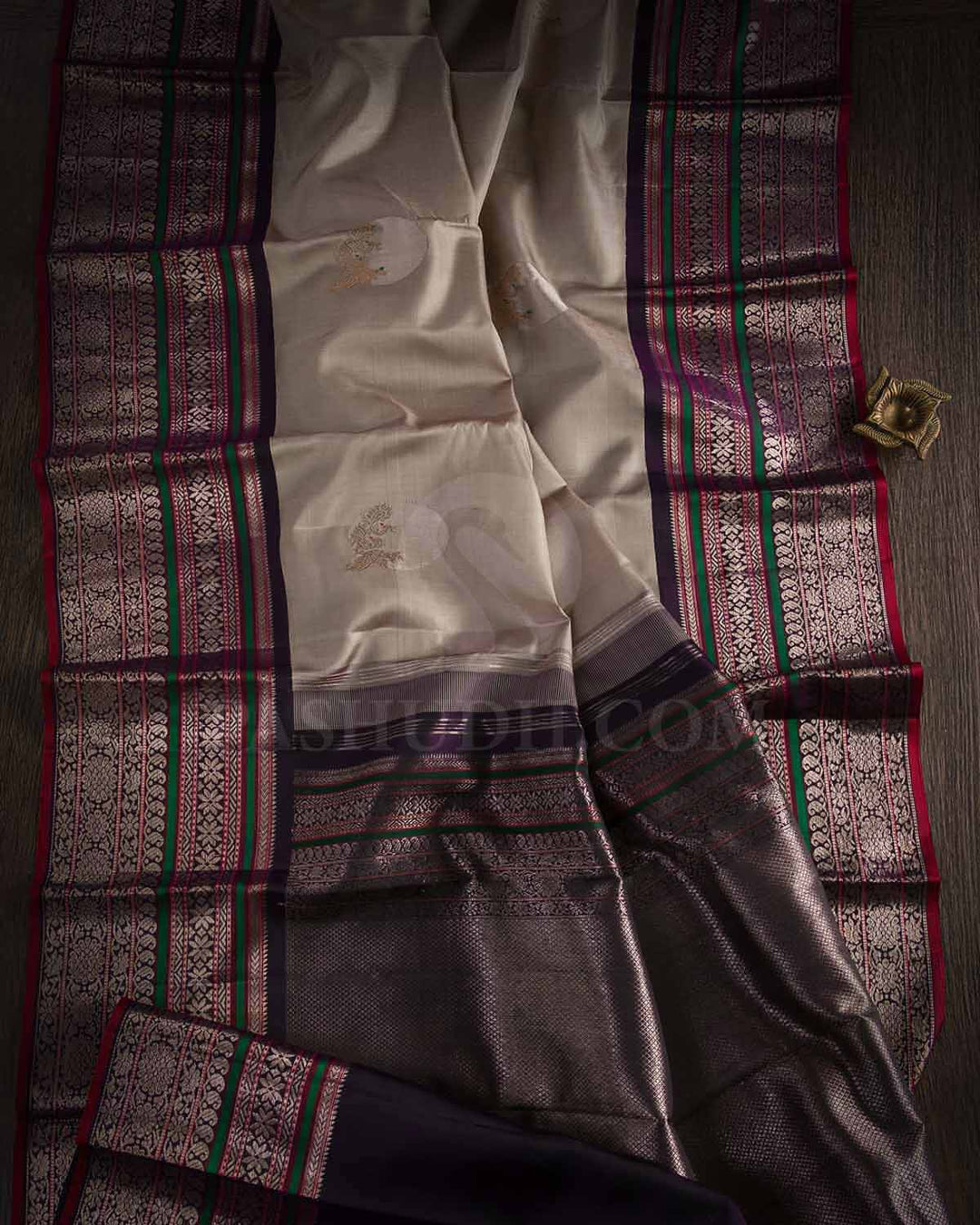 Ivory And Aubergine Kanjivaram Silk Saree - S1221(A)