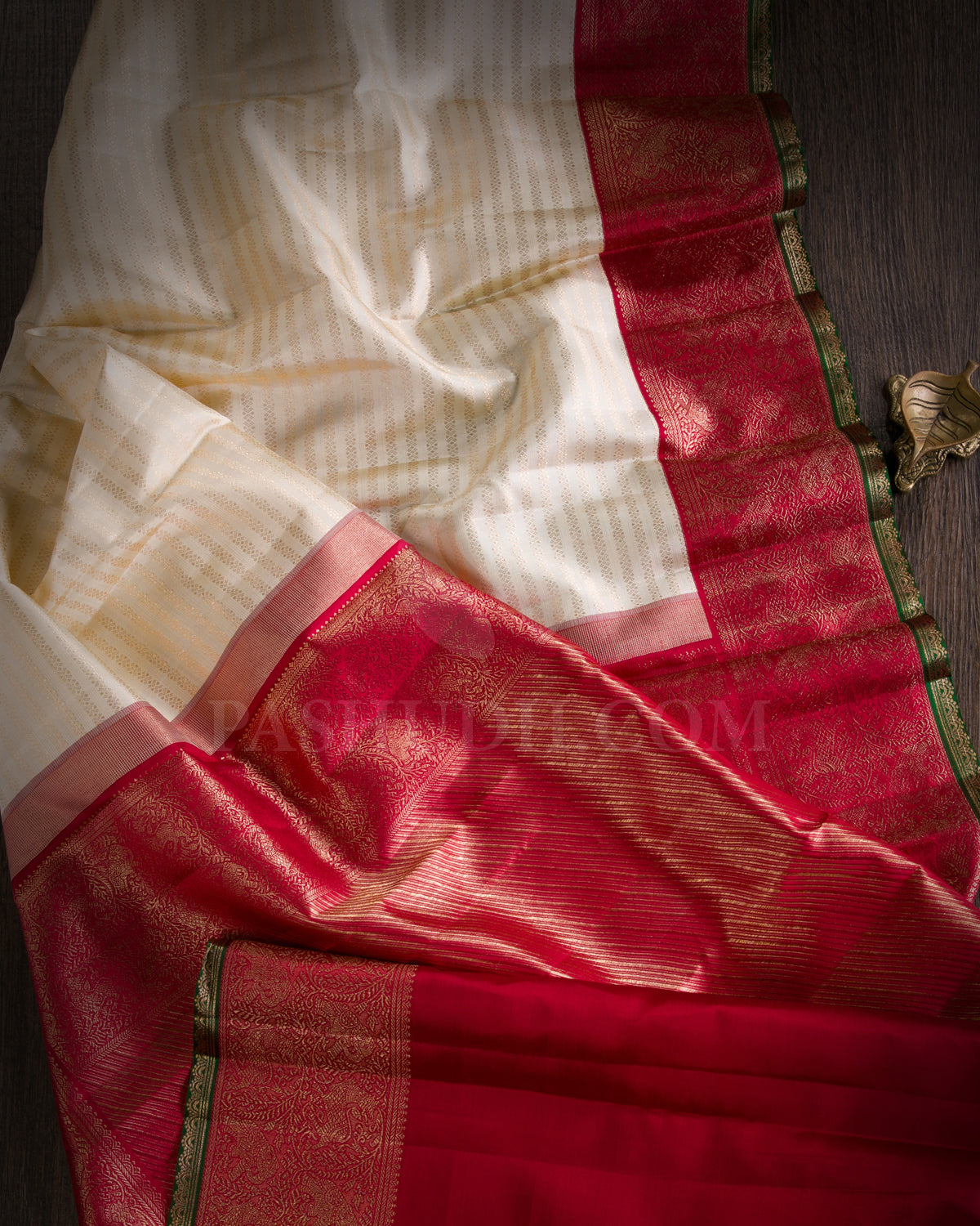 Ivory And Red Kanjivaram Silk Saree - S1276(A)