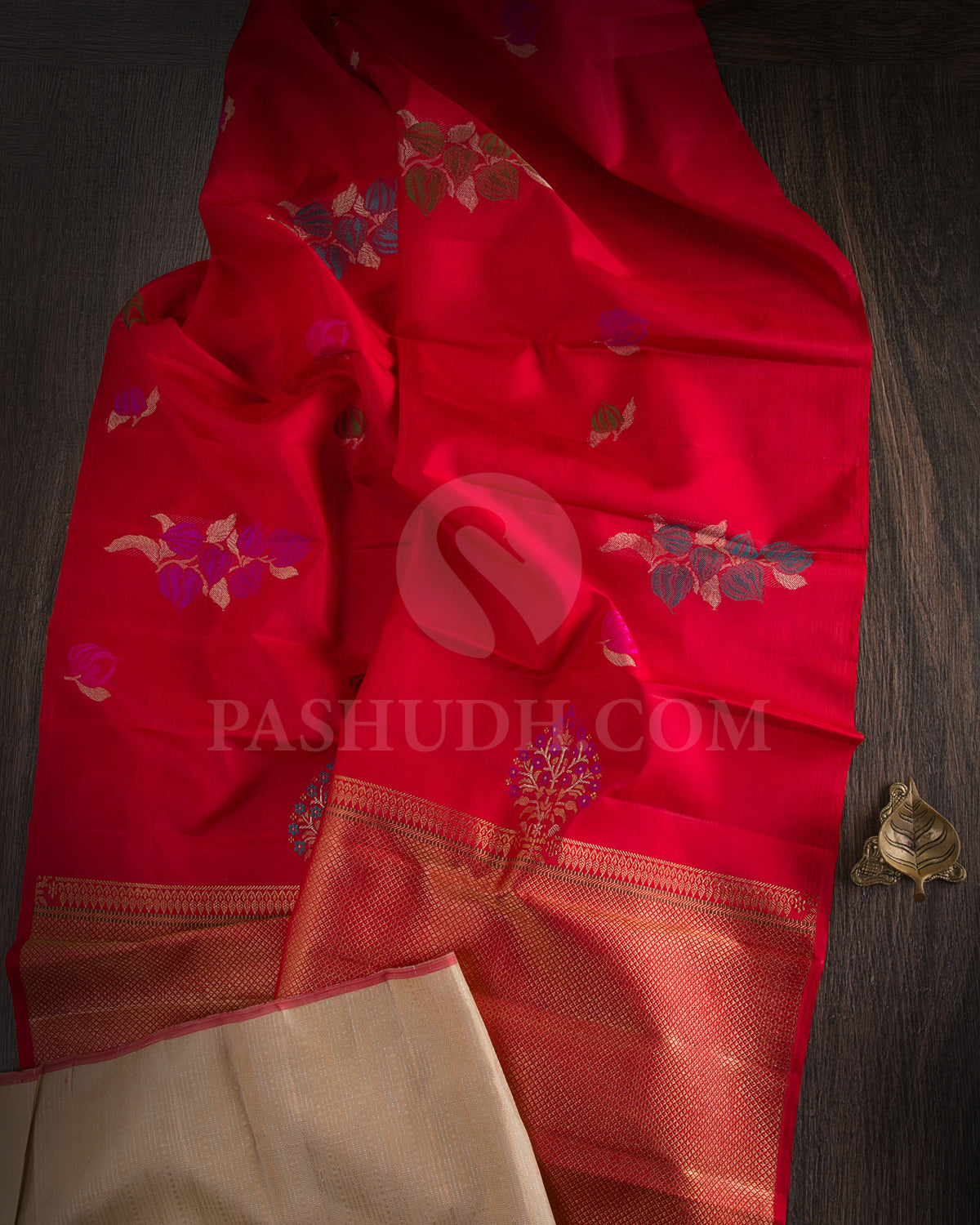 Red Borderless Kanjivaram Silk Saree - S1025(B) - View 1