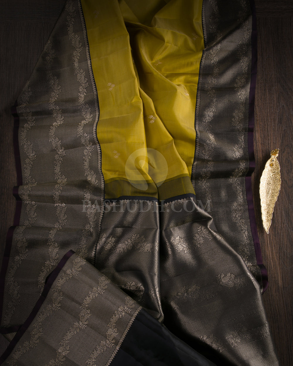 Mehandi Green And Black Kanjivaram Silk Saree - S1147(A) - View 1