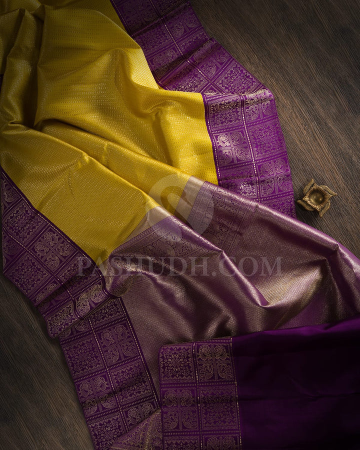 MUSTARD YELLOW AND PURPLE  HANDWOVEN  KANJIVARAM SILK SAREE - S1305(D)
