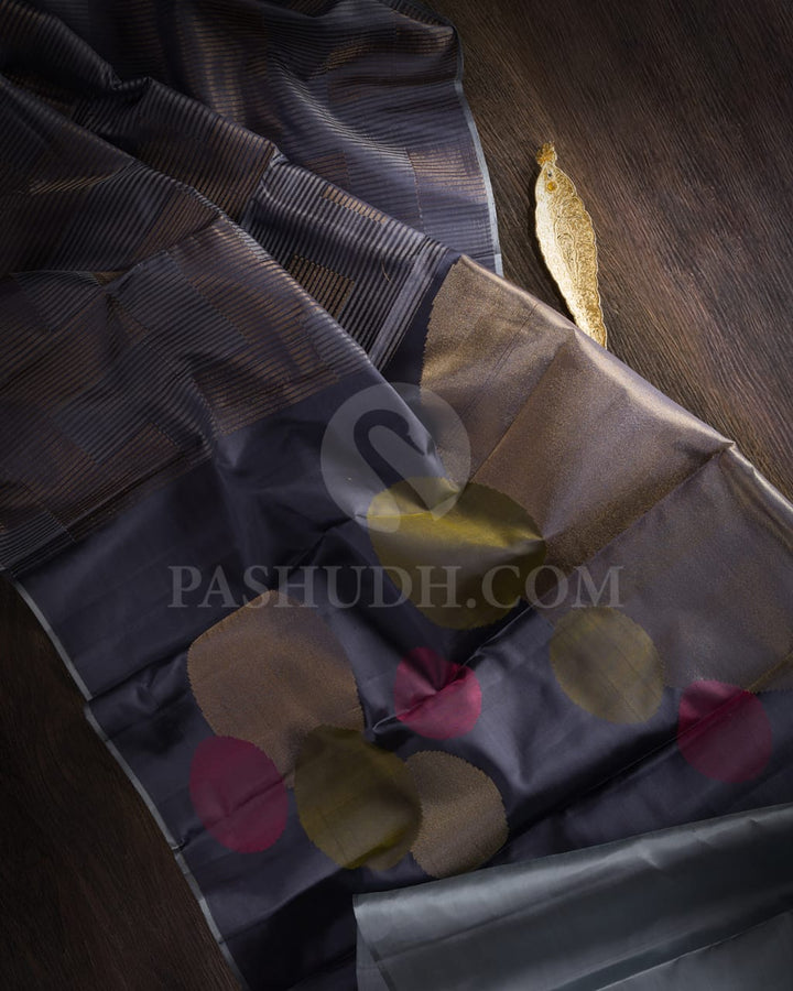 Blue Shot Grey With Silver Grey Traditional Borderless Kanjivaram Silk Saree - DJ341(D)