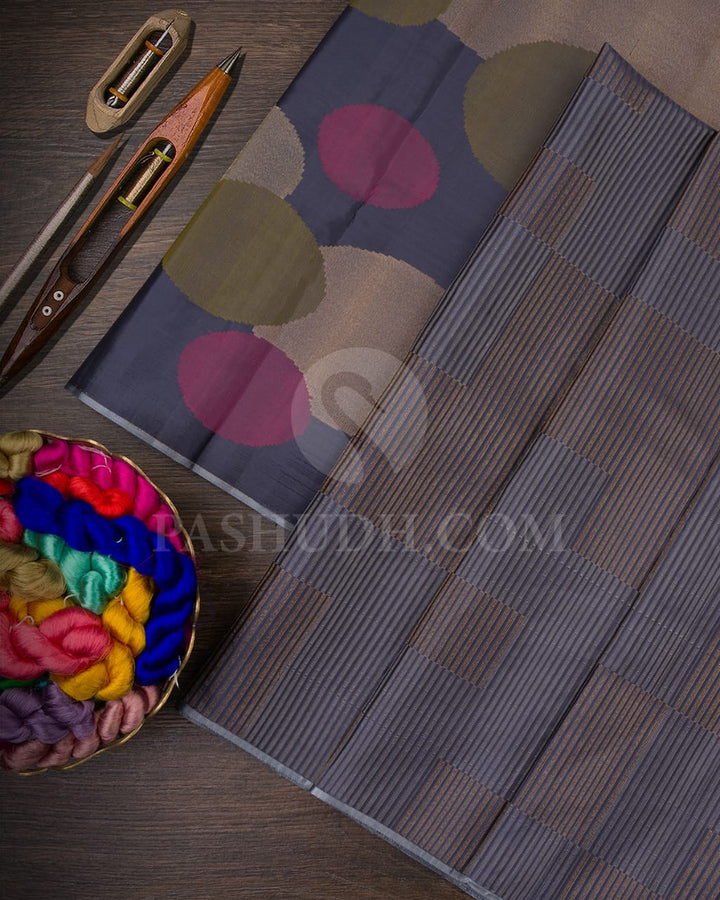 Blue Shot Grey With Silver Grey Traditional Borderless Kanjivaram Silk Saree - DJ341(D)