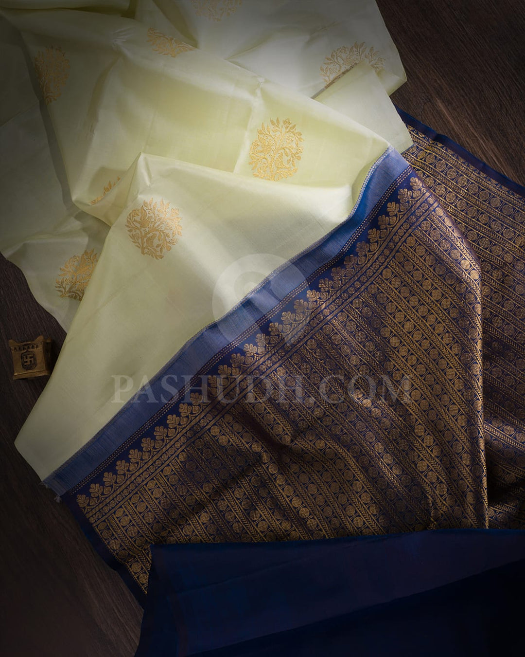 Elachi Green & Cobalt Blue Traditional  Borderless Kanjivaram Silk Saree-L1