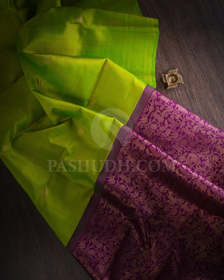 Violet Vanasingaram With Parrot Green Traditional Borderless Pure Kanjivaram Silk Saree-SP78