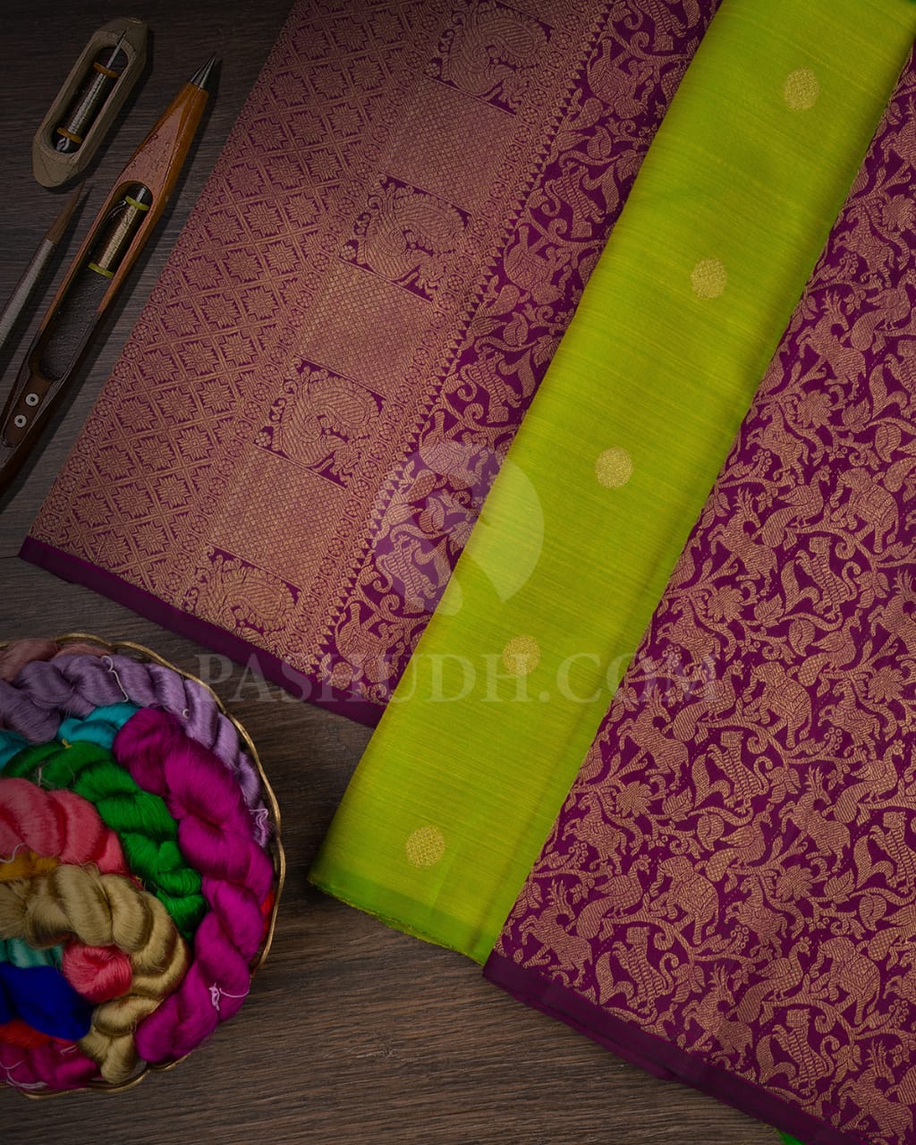 Violet Vanasingaram With Parrot Green Traditional Borderless Pure Kanjivaram Silk Saree-SP78