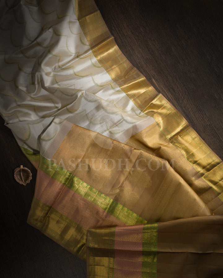 Silver Grey Shimmer With Green Pink Dual Shaded Kanjivaram Silk Saree-D660(A)