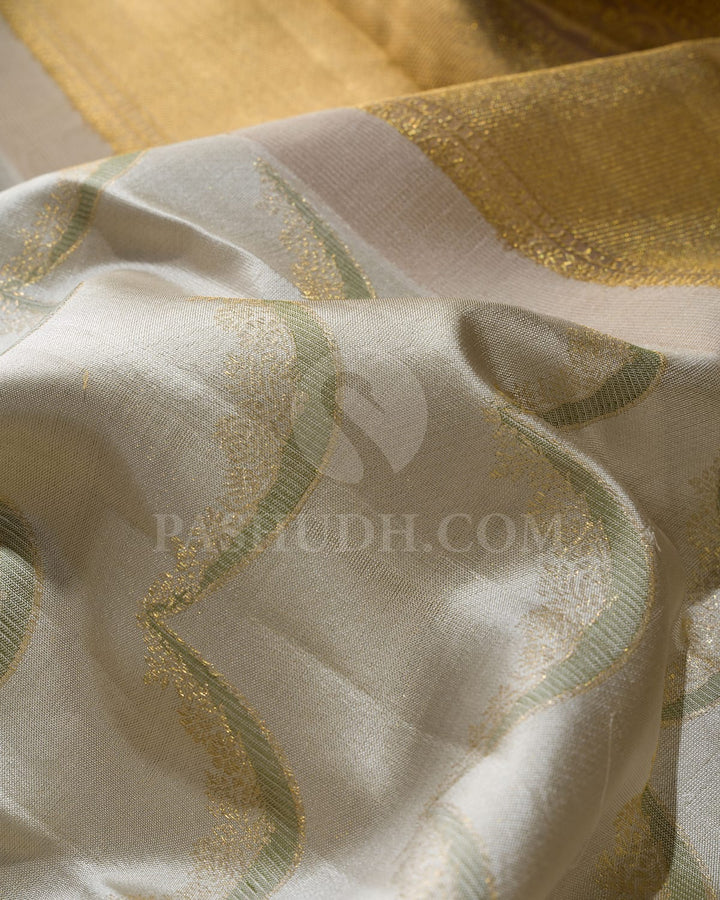 Silver Grey Shimmer With Green Pink Dual Shaded Kanjivaram Silk Saree-D660(A)