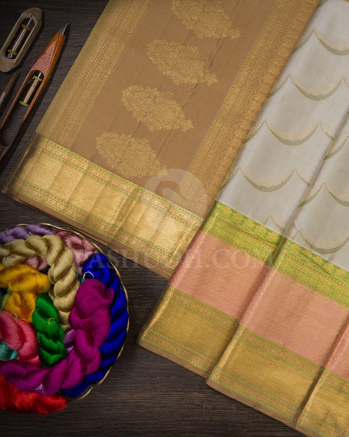 Silver Grey Shimmer With Green Pink Dual Shaded Kanjivaram Silk Saree-D660(A)