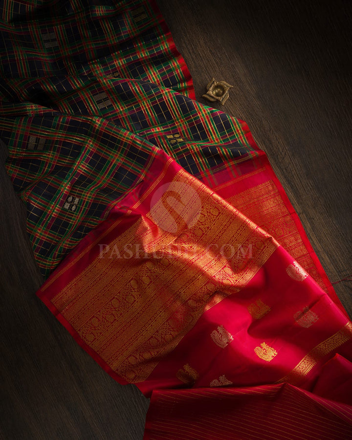 Black,Red And Green Borderless Traditional Kanjivaram Silk Saree-S1086(B)